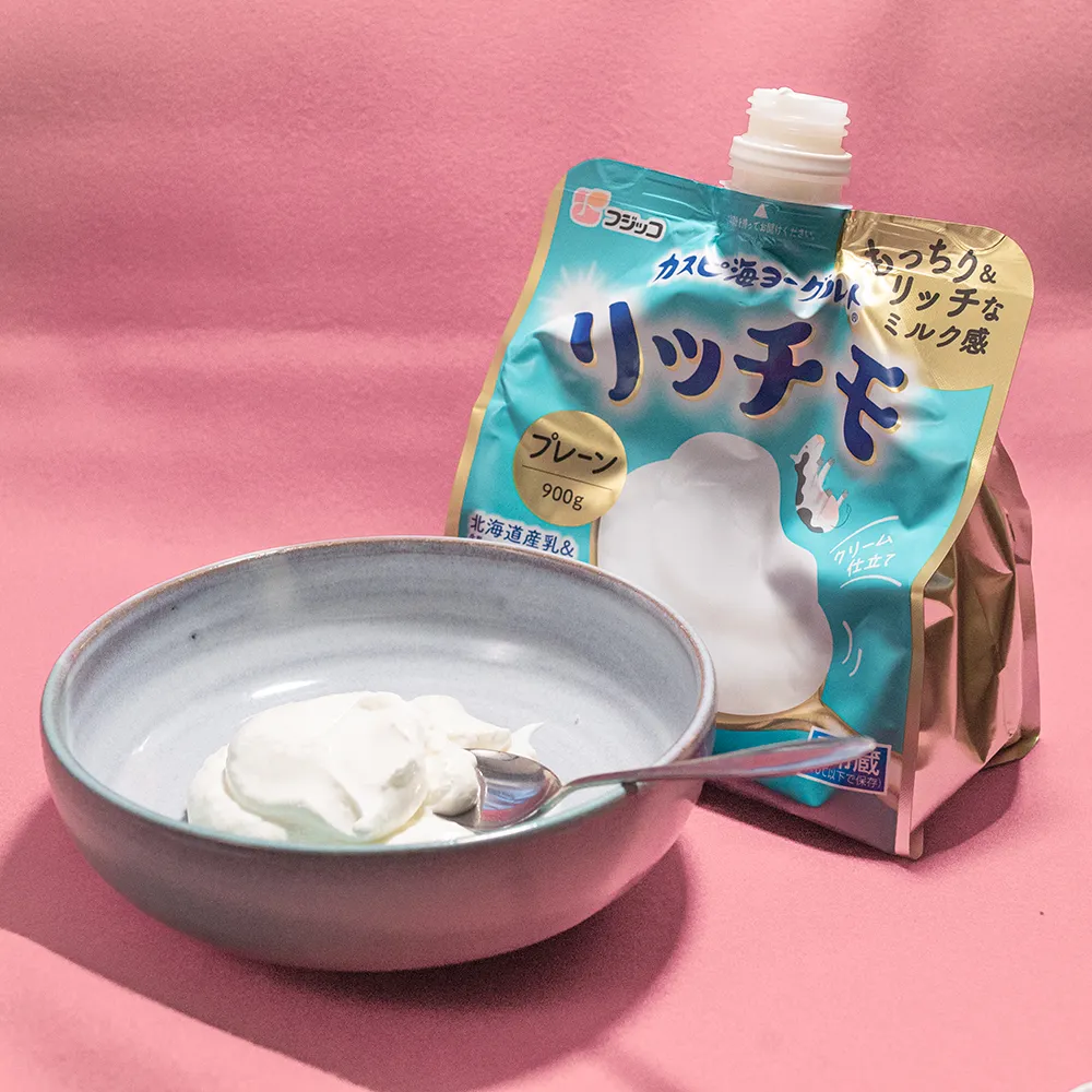 リッチモのパッケージとお皿に盛ったリッチモ