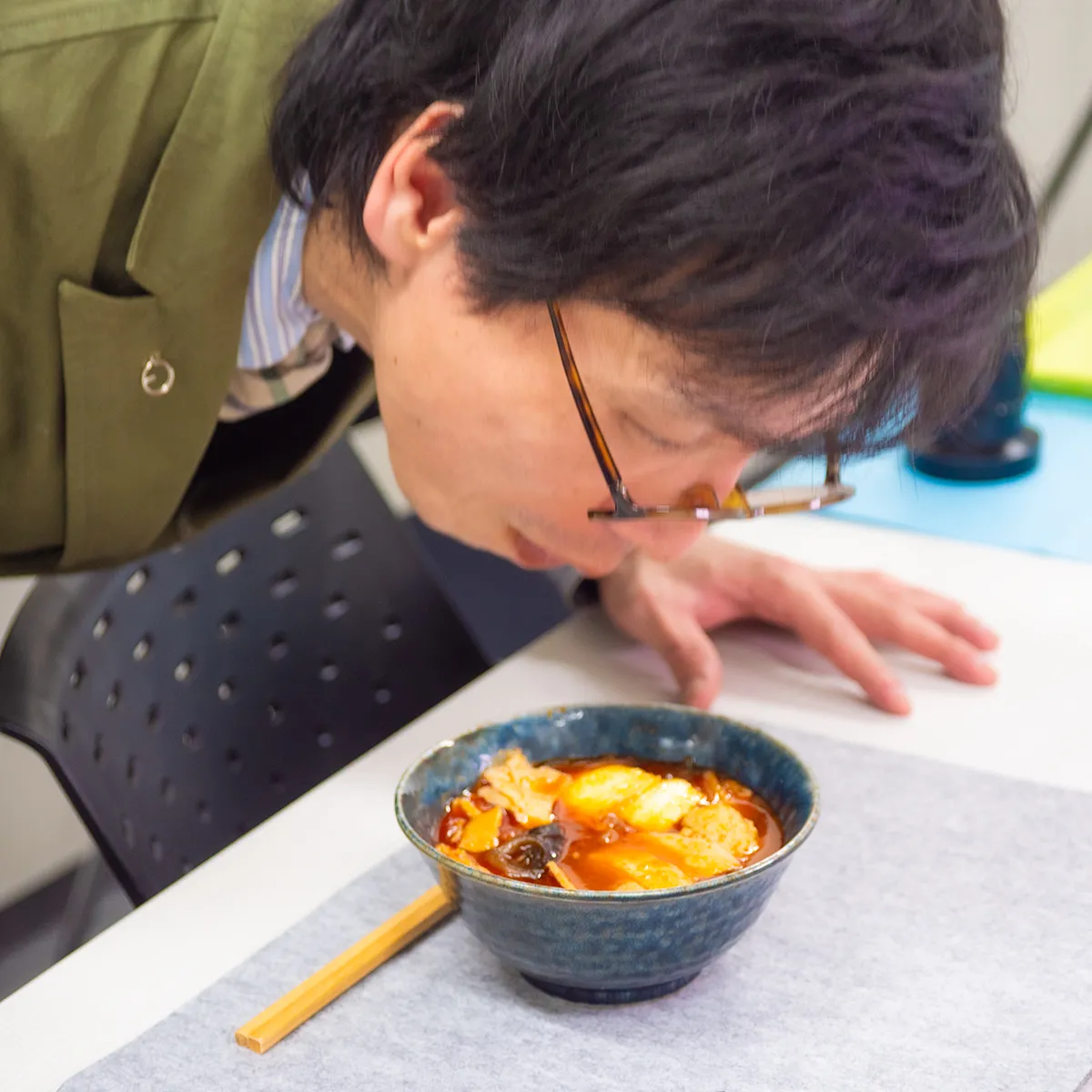 セブン-イレブン麻辣湯を嗅ぐ