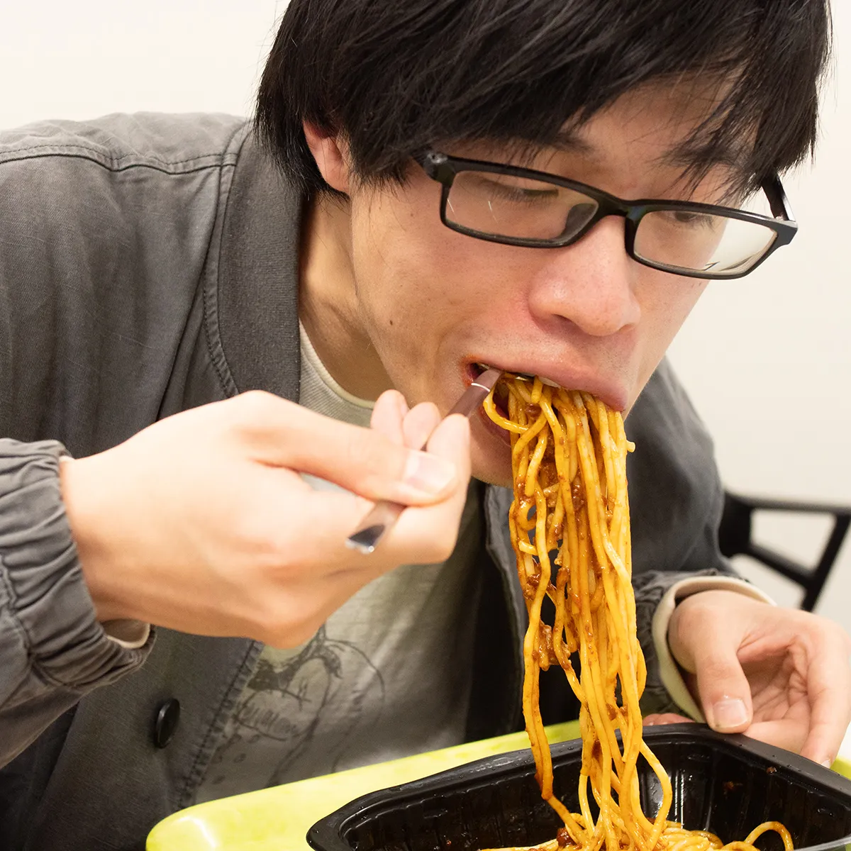 同行したカメラマンのリーくんも実食