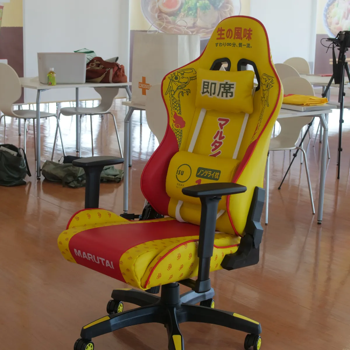 株式会社マルタイのイメージカラーに沿ったゲーミングチェア
