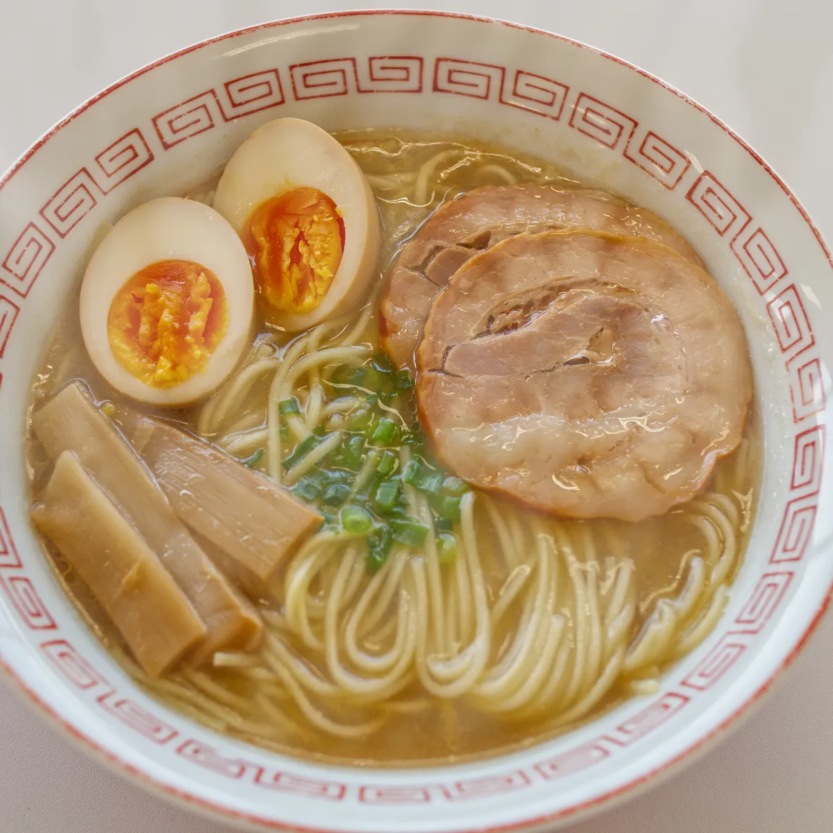マルタイ棒ラーメン具材を盛った完成写真